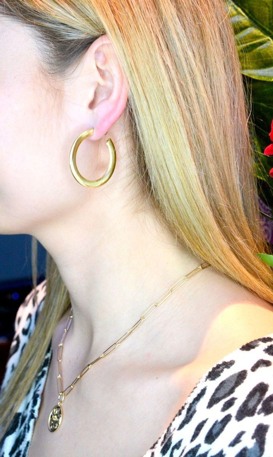 Srebrne kolczyki damskie koła pozłacane OR AQ H4180240.  Srebrne kolczyki koła w pozłoceniu żółtego złota to ponadczasowa biżuteria 💎. Biżuteria idealna na prezent 💎. Modne kolczyki koła są interesującym dodatkiem.jpg